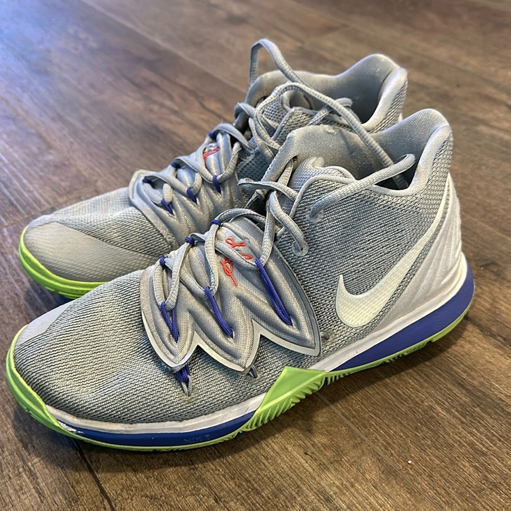 Nike Kyrie basketball shoes Size 7Y